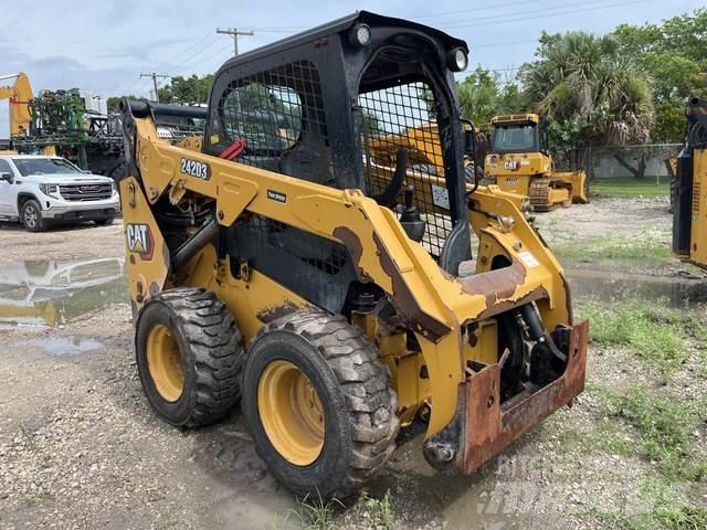 CAT 242D3 Skid steer mini nakladalci