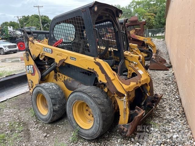 CAT 242D3 Skid steer mini nakladalci