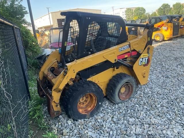 CAT 242D3 Skid steer mini nakladalci