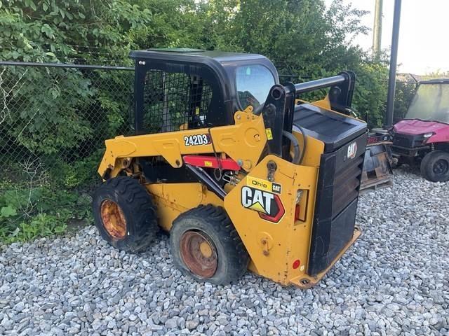 CAT 242D3 Skid steer mini nakladalci