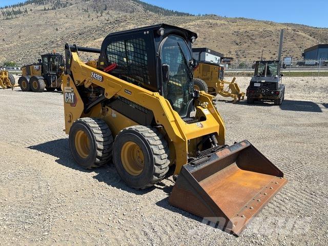 CAT 242D3 Skid steer mini nakladalci