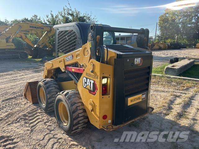 CAT 242D3 Skid steer mini nakladalci