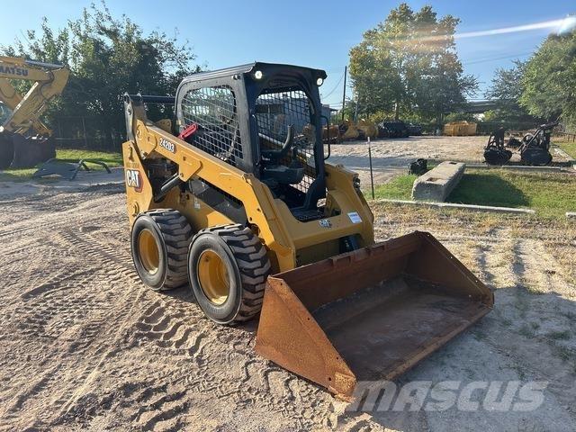 CAT 242D3 Skid steer mini nakladalci