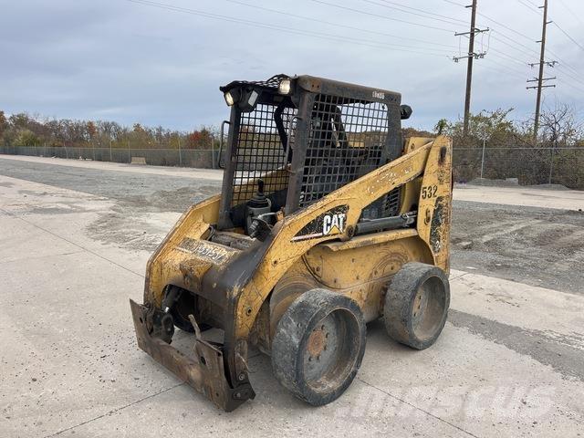CAT 246 Skid steer mini nakladalci