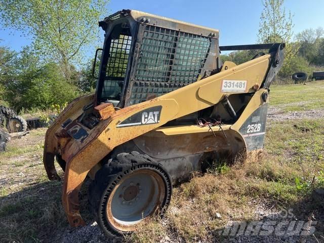 CAT 252B Skid steer mini nakladalci
