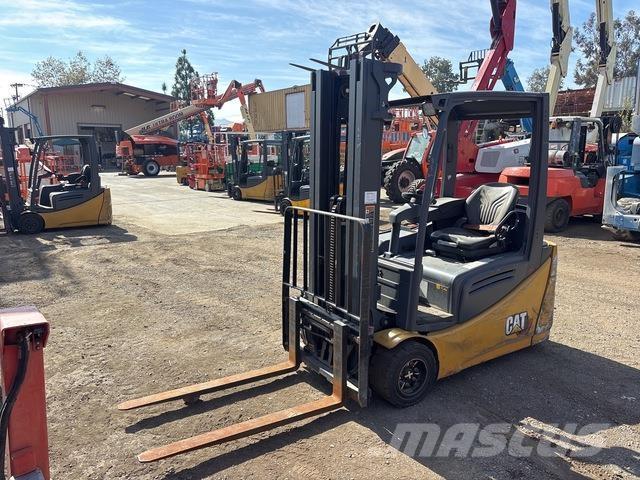 CAT 2ET4000 Električni viličarji