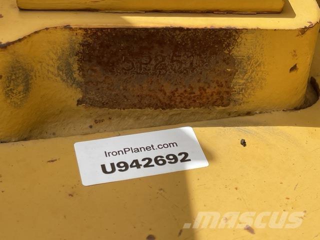 CAT 621B Strgalci