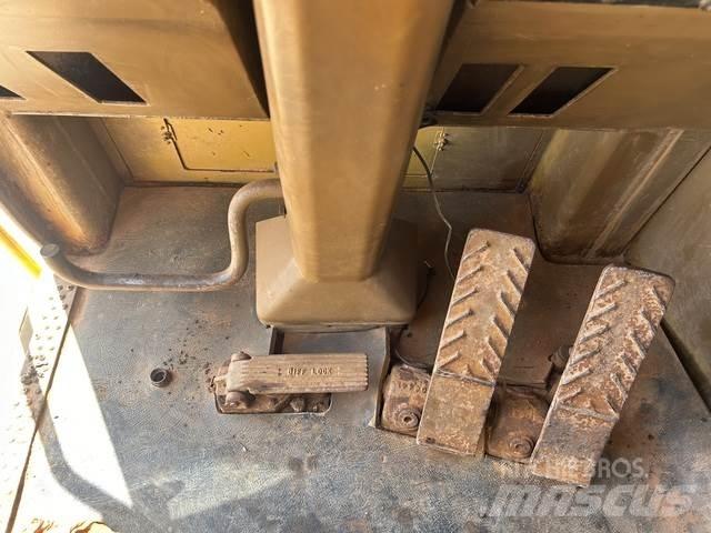 CAT 633E Strgalci