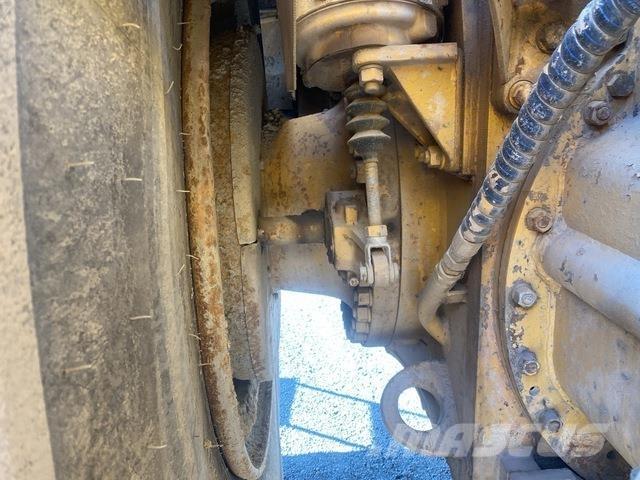 CAT 651 Tovornjaki za vodo