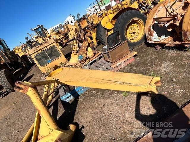 CAT 657E Druge komponente