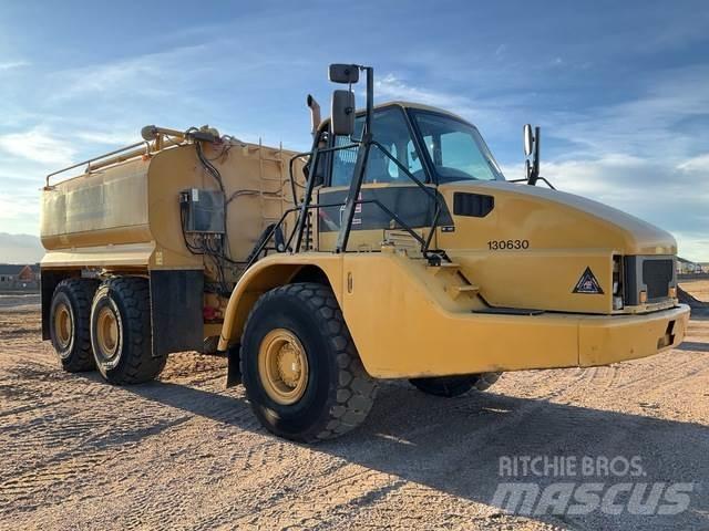 CAT 735 Tovornjaki za vodo