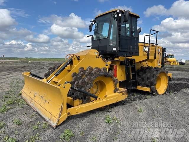 CAT 815 Kompaktorji tal