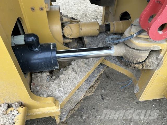 CAT 815 Kompaktorji tal