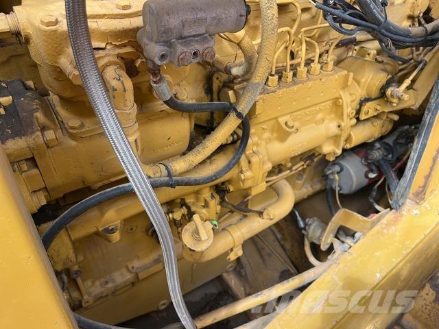 CAT 825C Kompaktorji tal