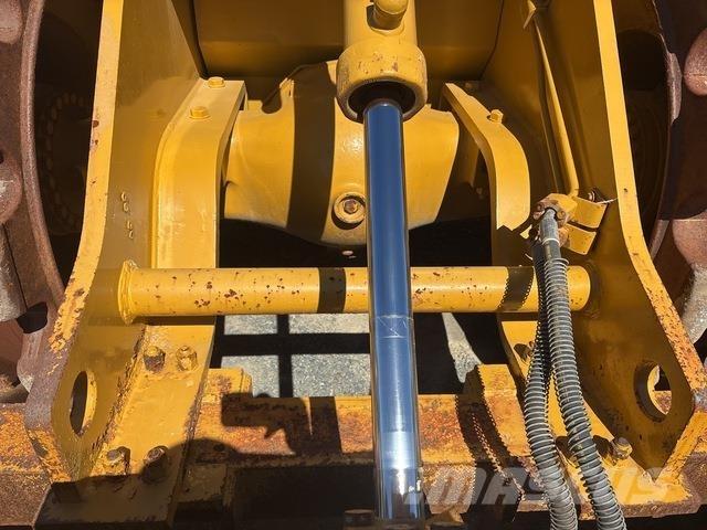 CAT 825H Kompaktorji tal