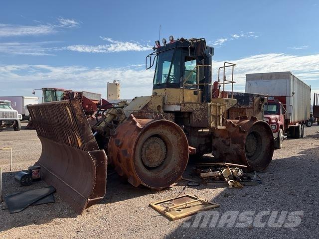 CAT 826C Kompaktorji tal