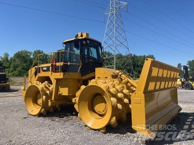 CAT 826H Kompaktorji tal