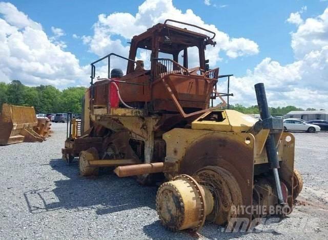 CAT 826K Kompaktorji tal