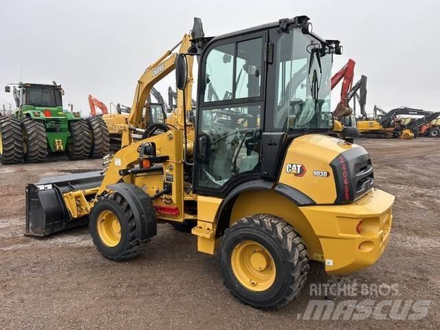 CAT 903D Kolesni nakladalci