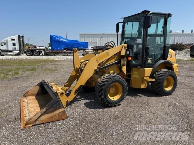 CAT 903D Kolesni nakladalci
