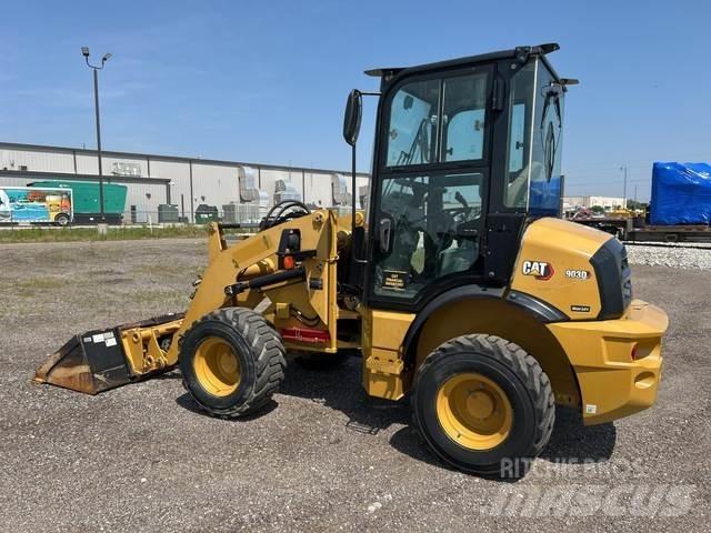CAT 903D Kolesni nakladalci