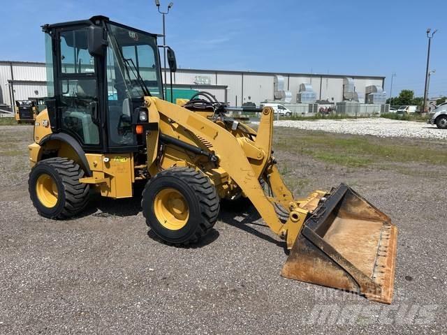 CAT 903D Kolesni nakladalci