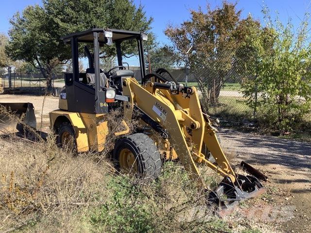 CAT 904B Kolesni nakladalci