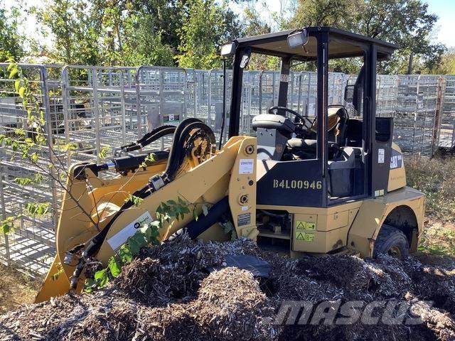 CAT 904B Kolesni nakladalci