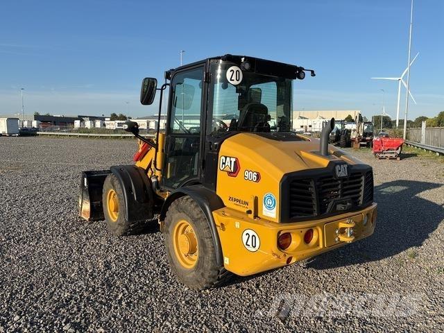 CAT 906 Kolesni nakladalci