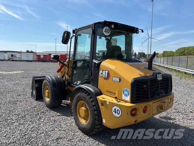 CAT 906 Kolesni nakladalci