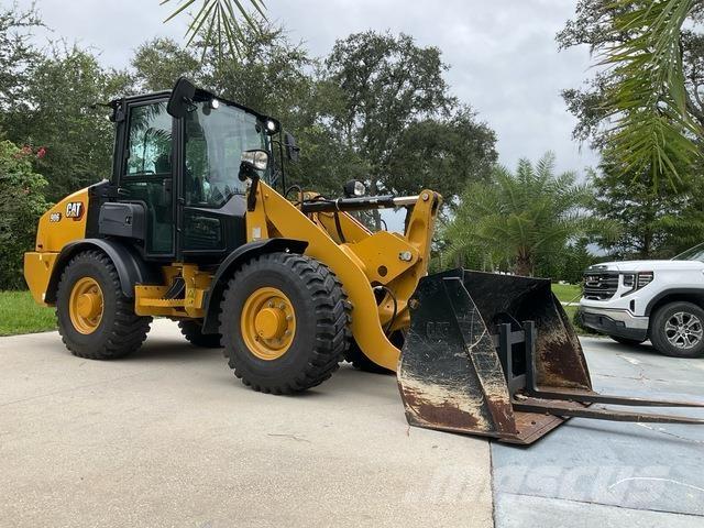 CAT 906 Kolesni nakladalci