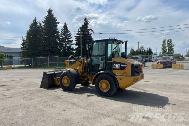 CAT 906M Kolesni nakladalci