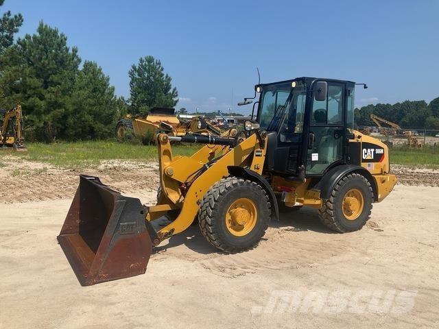 CAT 906M Kolesni nakladalci