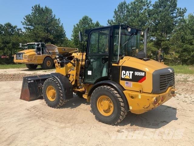 CAT 906M Kolesni nakladalci