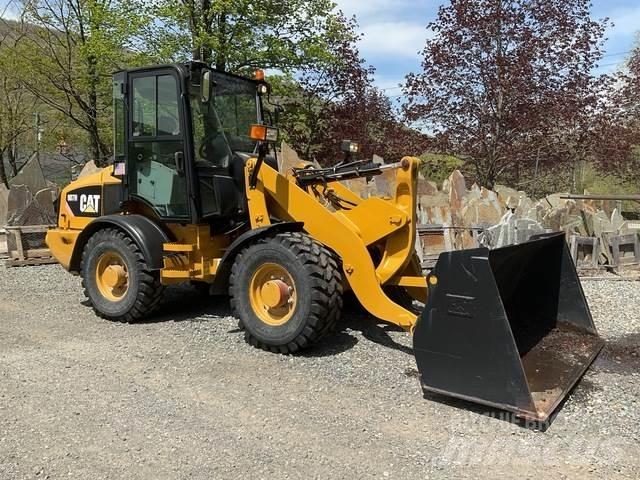 CAT 907H Kolesni nakladalci
