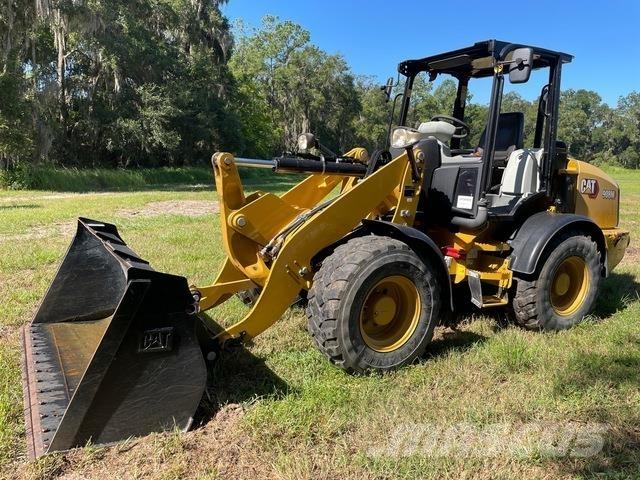 CAT 908M Kolesni nakladalci