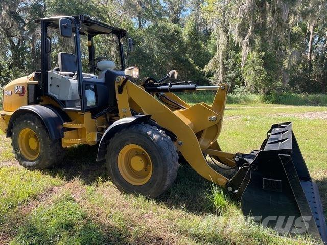 CAT 908M Kolesni nakladalci