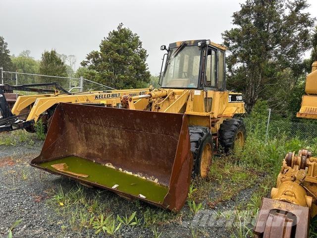 CAT 910F Kolesni nakladalci