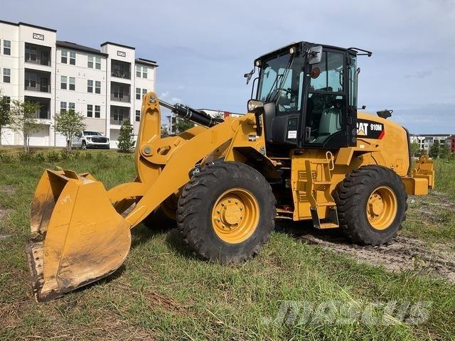 CAT 910M Kolesni nakladalci