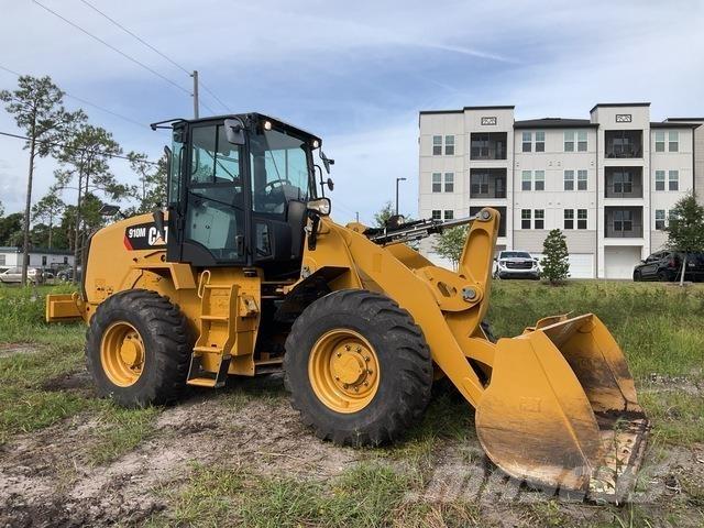 CAT 910M Kolesni nakladalci