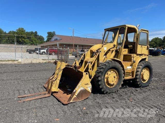 CAT 922 Kolesni nakladalci