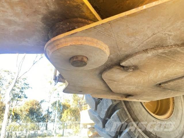 CAT 924H Kolesni nakladalci