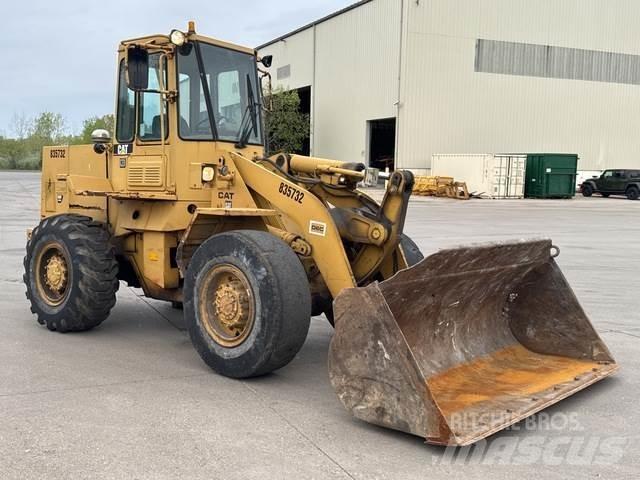 CAT 926 Kolesni nakladalci