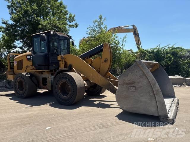 CAT 930K Kolesni nakladalci
