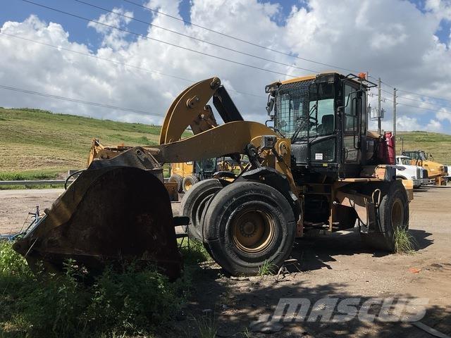 CAT 930M Kolesni nakladalci