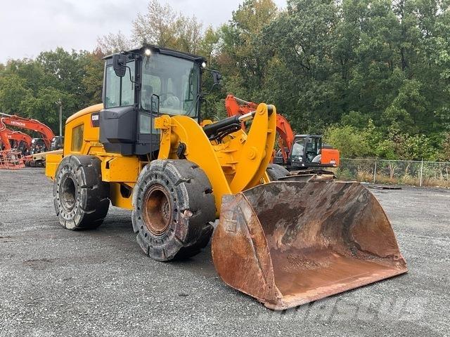 CAT 930M Kolesni nakladalci