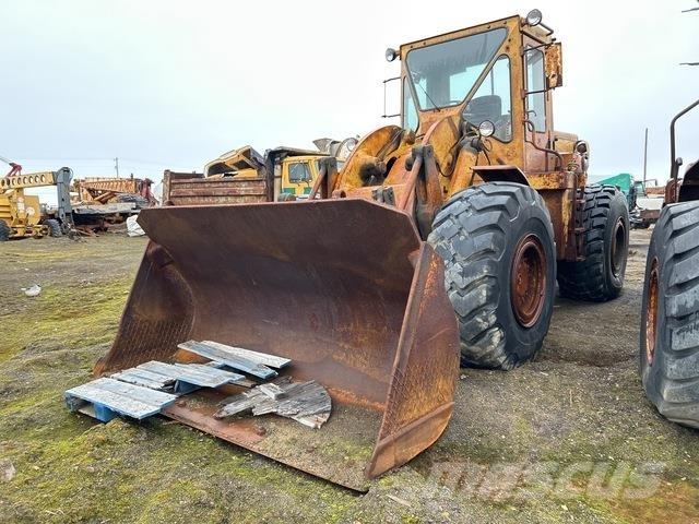 CAT 966C Kolesni nakladalci