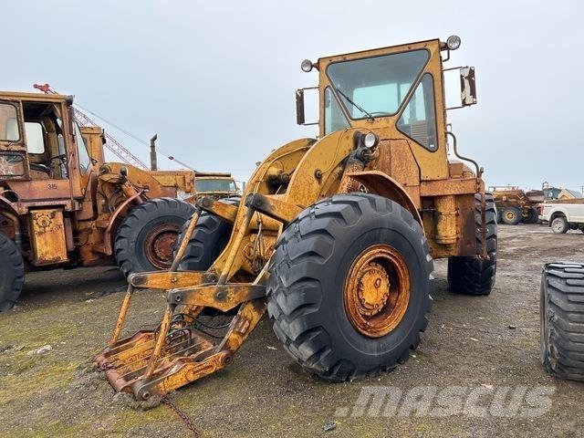 CAT 966C Kolesni nakladalci