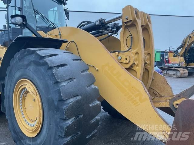 CAT 982M Kolesni nakladalci