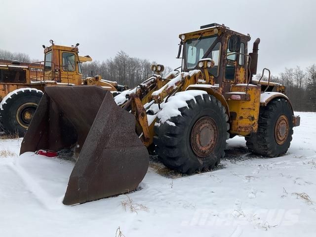 CAT 988 Kolesni nakladalci